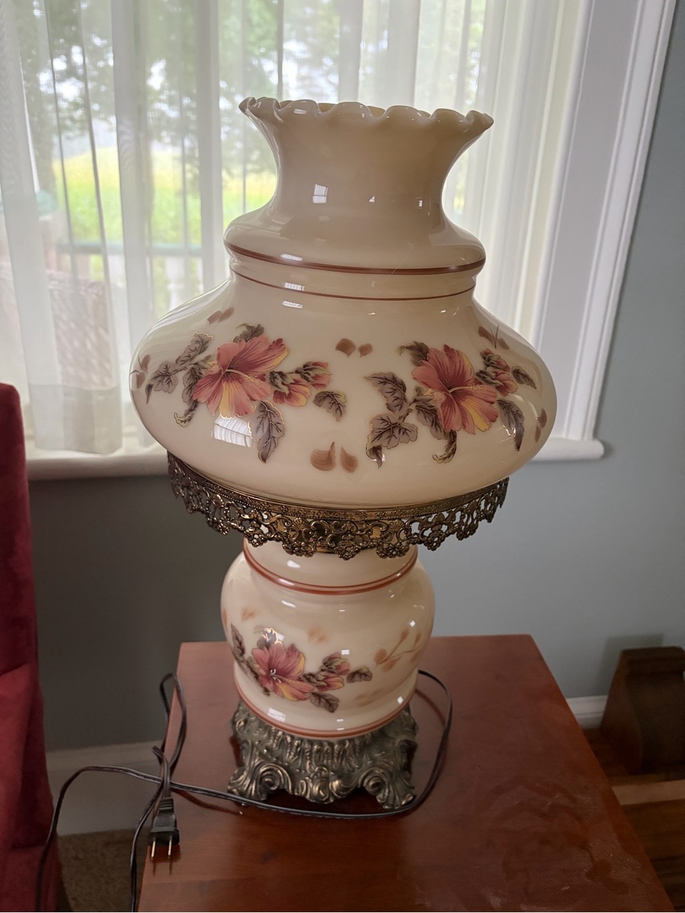 Vintage Floral Glass Table Lamp in Cream and Pink